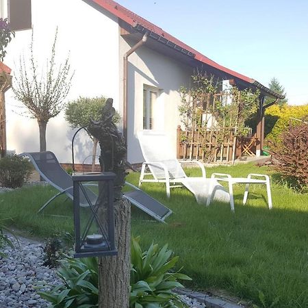 Domek Nad Jeziorem Bystrzyna Świdwin Exteriör bild