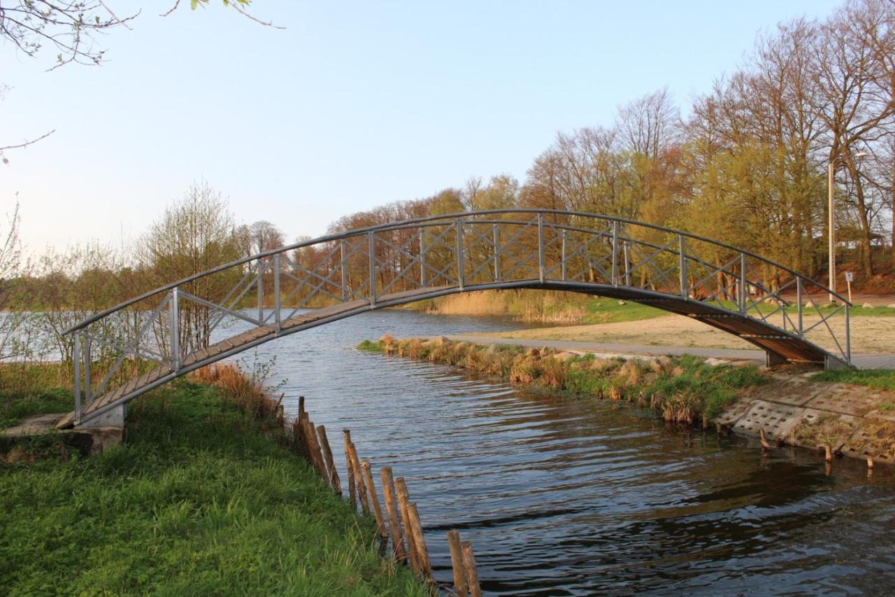 Domek Nad Jeziorem Bystrzyna Świdwin Exteriör bild