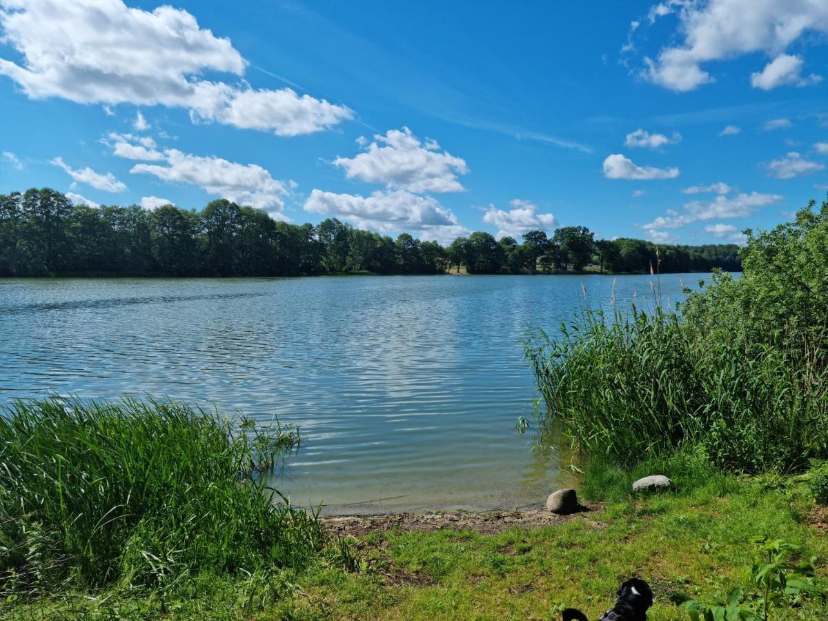 Domek Nad Jeziorem Bystrzyna Świdwin Exteriör bild